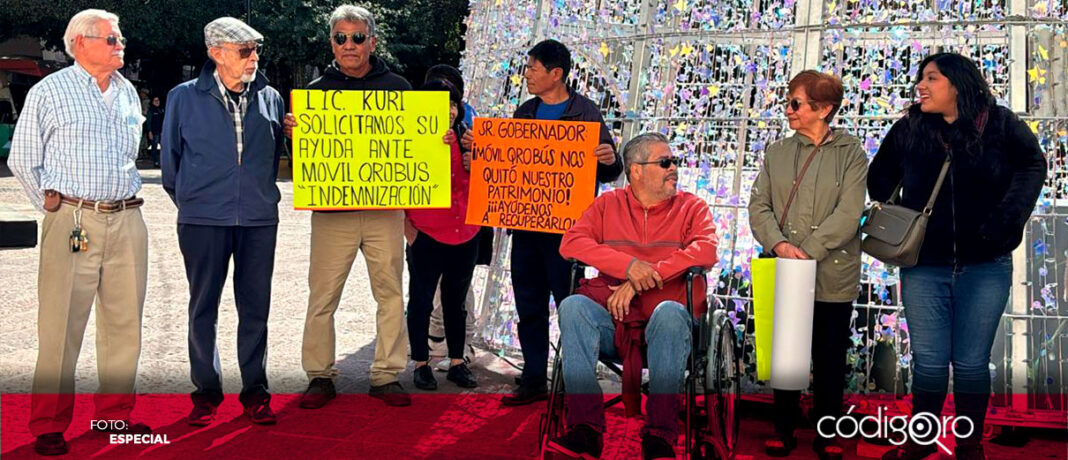 Concesionarios que pertenecen a la empresa Móvil Qrobús se manifestaron frente a Palacio de Gobierno para solicitar apoyo