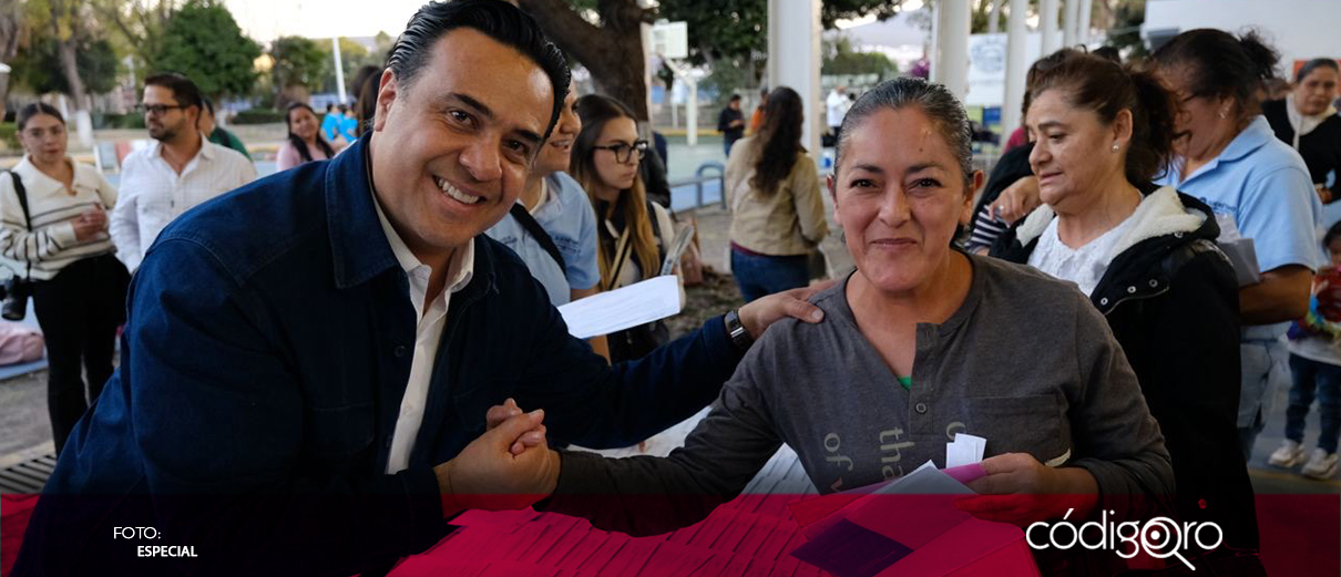 Entregan tarjetas Contigo a jefas de familia en la capital queretana