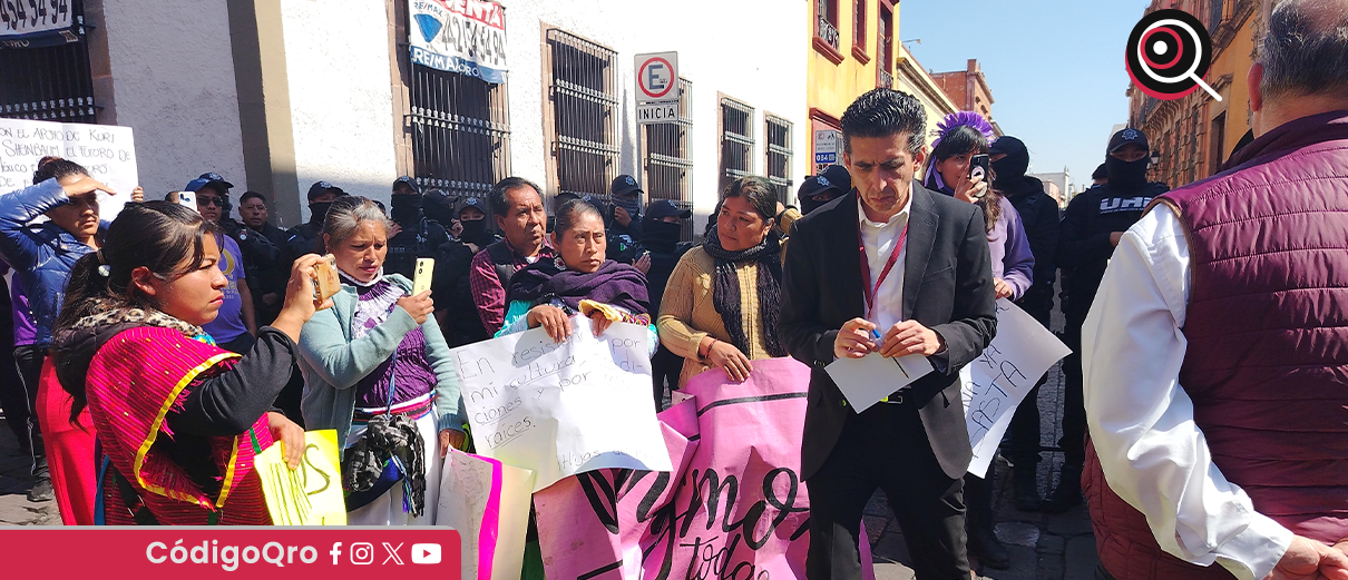 Se manifiestan artesanas y feministas para exigir hablar con Sheinbaum