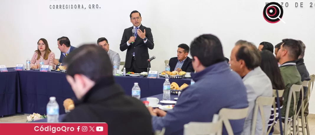 El alcalde de Corregidora, Josué Guerrero, reafirmó el compromiso de su administración para trabajar de la mano con el sector empresarial, con el propósito de seguir impulsando el desarrollo económico del municipio. Foto: Especial