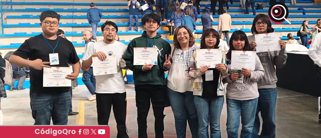 En la edición 19 del concurso Infomatrix 2025, estudiantes del Cobaq plantel 17 Constitución de 1917 obtuvieron las medallas de oro y bronce con proyectos que permiten impulsar el desarrollo científico. Foto: Especial