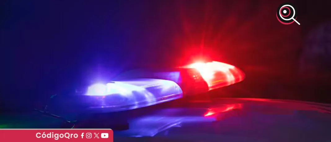 La SSPMQ informó que un elemento del corporativo fue “derribado” de su unidad motorizada en el cruce de Calzada de Los Arcos; recibió atención médica y no requirió traslado. Foto: Especial
