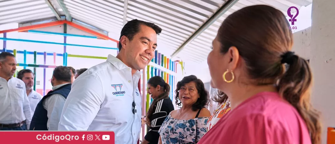 Felifer Macías, alcalde de Querétaro, entregó un arcotecho en el Jardín de Niños Celestino Freinet, en la colonia Presidentes; le brindará a las niñas, niños y adolescentes un espacio seguro y protegido para sus actividades al aire libre. Foto: Especial