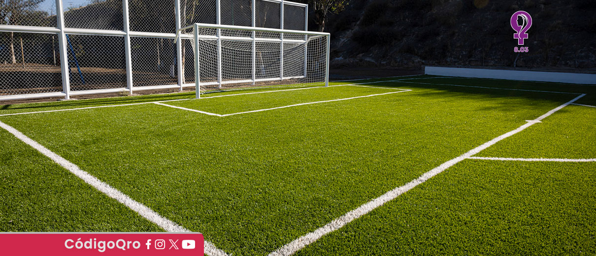 Kuri entrega cancha de futbol en la Unidad Deportiva Maquío, en SJR
