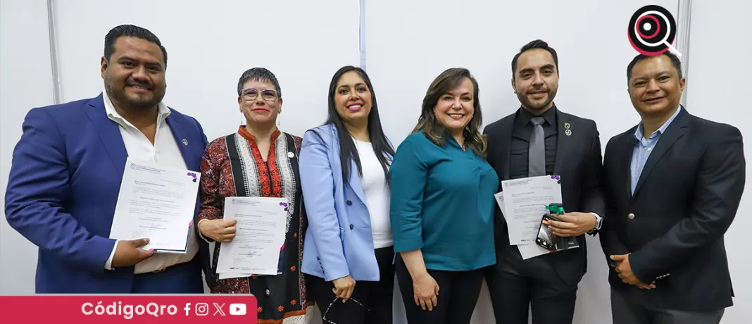 La UAQ entregó 24 plazas de tiempo completo a docentes de la institución por su compromiso con la calidad excelencia académica y su profesionalismo. Foto: Especial