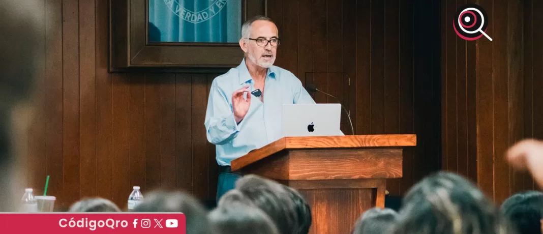 El especialista de Harvard, Gerardo Gamba Ayala, impartió un cátedra magistral en la UAQ. Foto: Especial