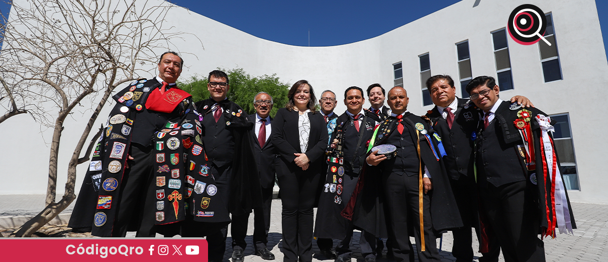 Exhiben la exposición "Acervo Estudiantina UAQ"
