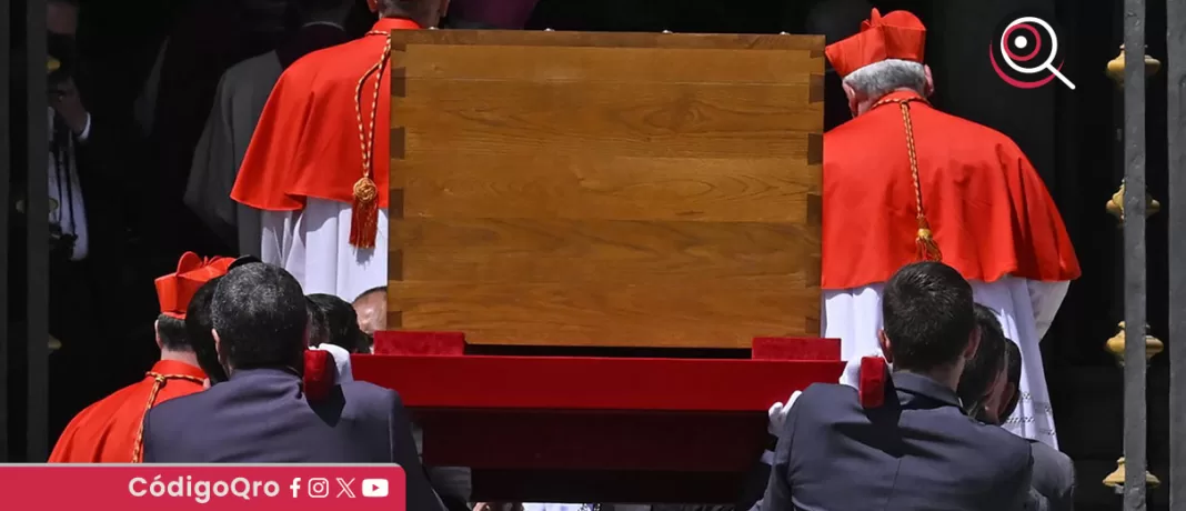 El féretro del papa Francisco fue depositado en la Basílica de Santa María La Mayor. Foto: Agencia EFE