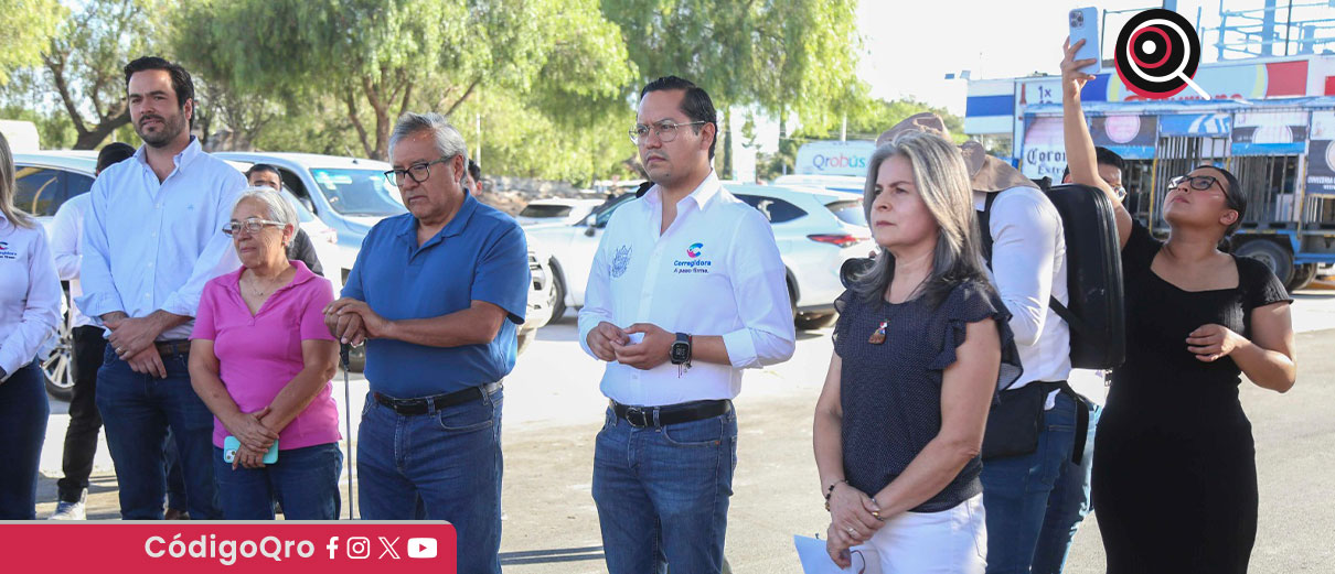 Entrega Chepe Guerrero urbanización de la calle Sagrada Familia
