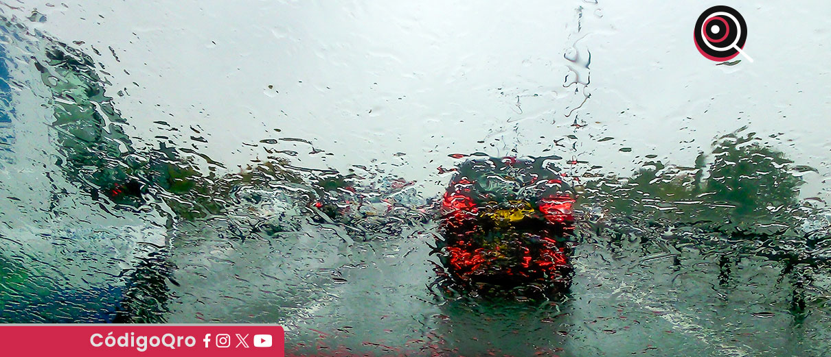 Guía práctica para manejar con seguridad bajo la lluvia o en climas húmedos