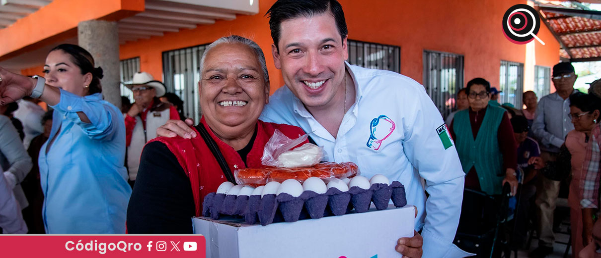 Entregan despensas a adultos mayores en comunidades de El Marqués