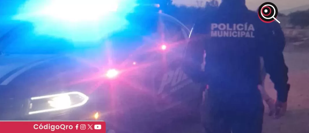 Protección Civil y Seguridad Pública de El Marqués rescataron a tres personas durante un incendio registrado en el fraccionamiento El Mirador / Foto: Cortesía