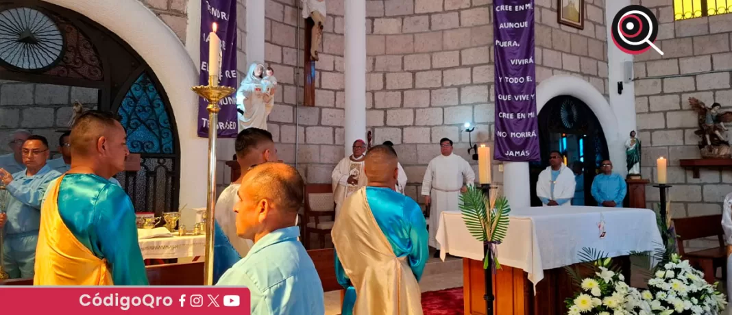 El obispo de la Diócesis de Querétaro también convocó a recordar las enseñanzas de Jesús en la última cena: servir a los demás / Foto: Mauricio Hernández