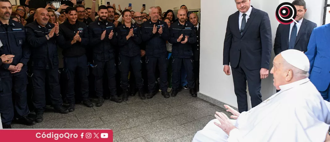 El papa Francisco visitó la prisión de Regina Coeli este Jueves Santo, a pesar de su convalecencia, y se reunió con un grupo de reclusos / Foto: Agencia EFE