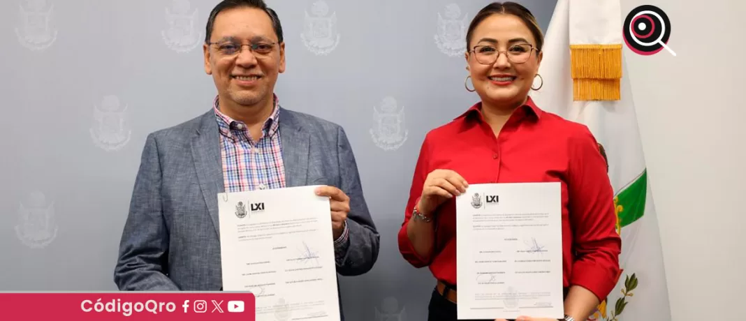 Claudia Díaz Gayou y Ulises Gómez de la Rosa, presentaron una iniciativa en materia de no reelección y nepotismo electoral / Foto: Cortesía