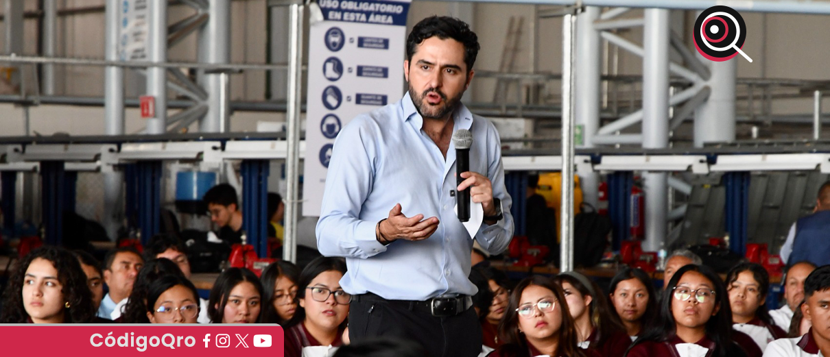 Dorantes llama a jóvenes a ser críticos e involucrarse en asuntos públicos