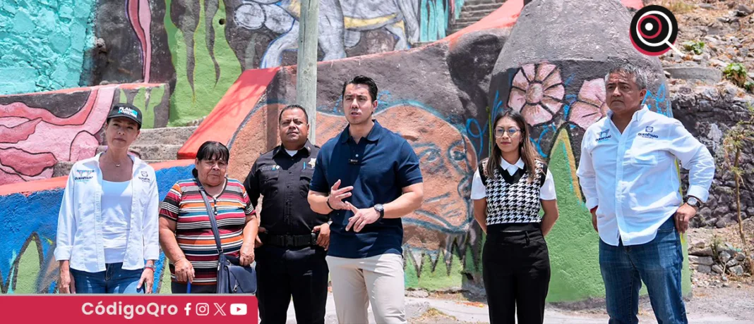 El presidente municipal de Querétaro, Felifer Macías, entregó obras sociales en la colonia Bolaños. Foto: Especial