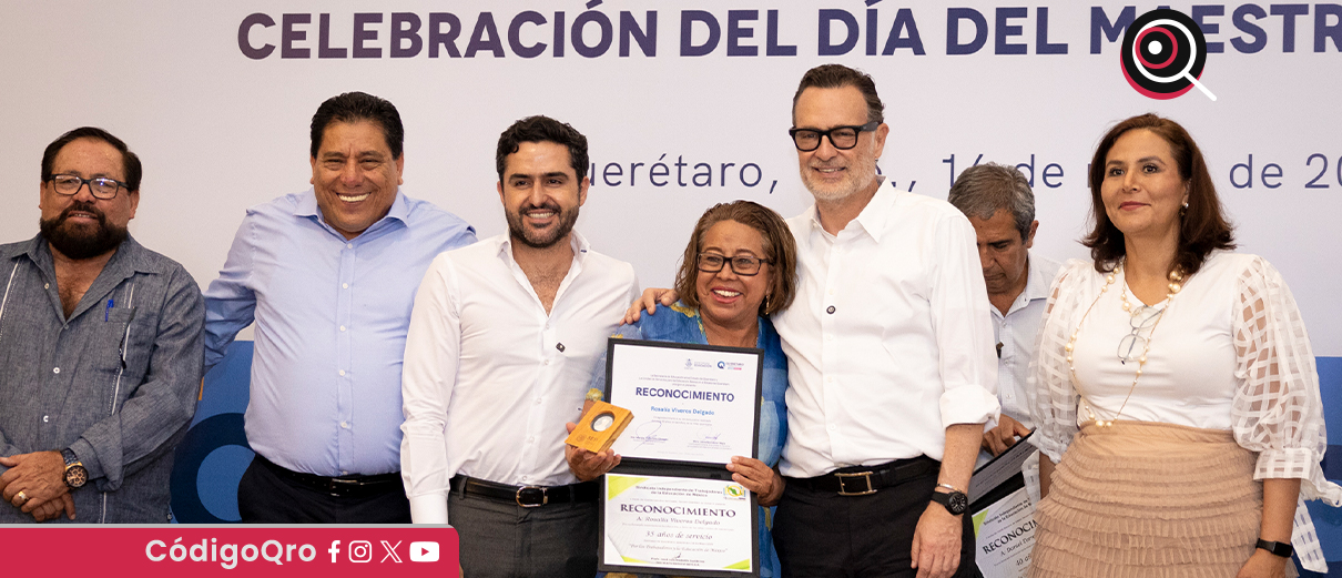 Kuri entrega reconocimientos a maestros del SITEM