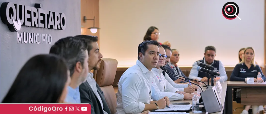 Felifer Macías, alcalde de Querétaro, anunció que la mesa de trabajo de Protección Civil operará en sesión permanente durante toda la temporada de lluvias, a fin de dar respuesta ante cualquier contingencia. Foto: Especial