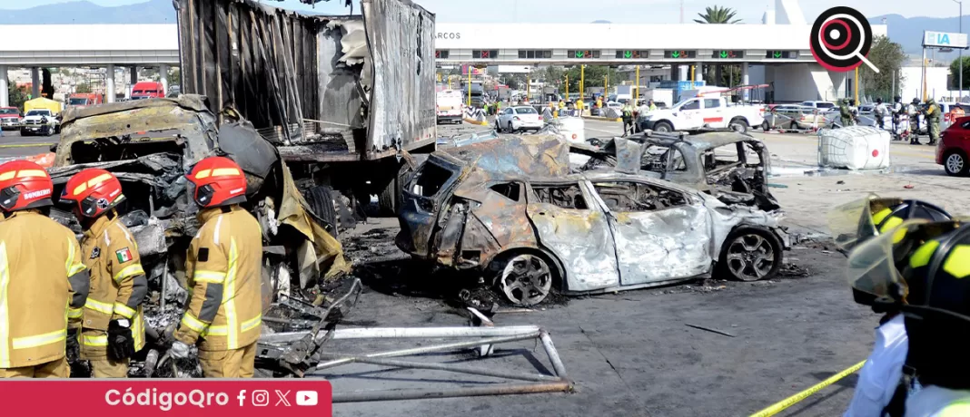 Esta mañana, se registró un accidente en la autopista Cuacnopalan-Oaxaca, cerca del kilómetro 31 en Puebla; hasta el momento, las autoridades no han informado de los posibles motivos del accidente. Foto: Agencia EFE