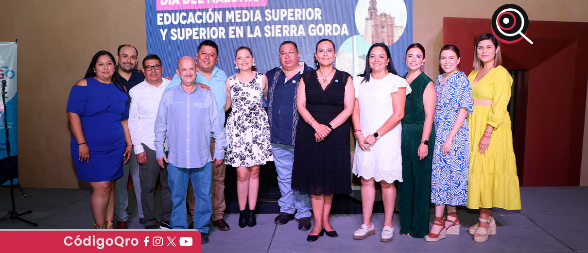 Martha Elena Soto encabeza celebración del Día del Maestro en Jalpan