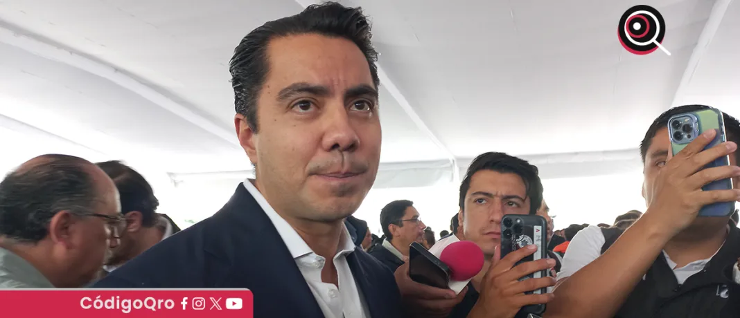 El presidente municipal de Querétaro, Felifer Macías, adelantó un proyecto para modernizar los semáforos. Foto: Especial