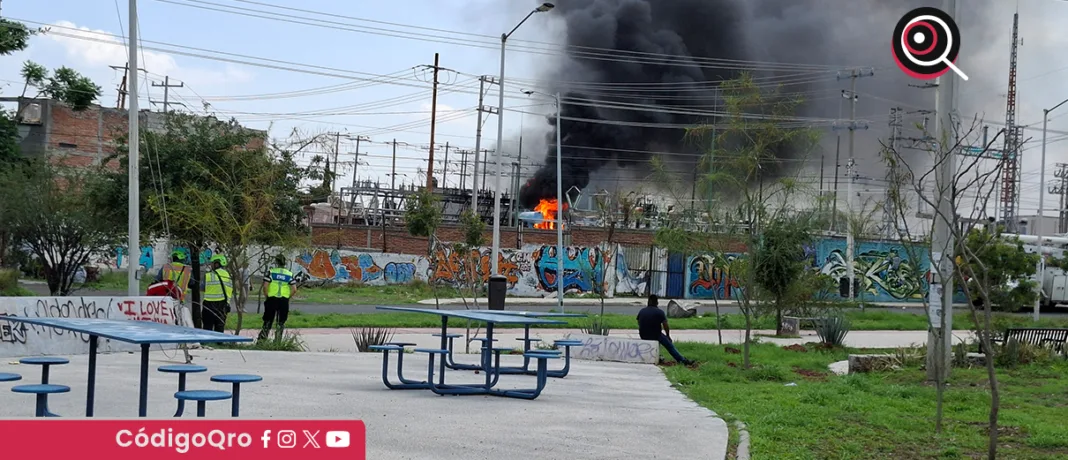 Un incendio afectó al suministro eléctrico en gran parte de la zona norte de la ciudad de Querétaro. Foto: Mauricio Hernández