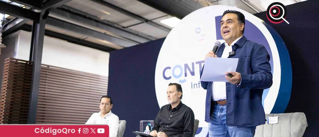 El titular de Sedesoq, Luis Bernardo Nava Guerrero, anunció la realización de 140 obras sociales. Foto: Especial