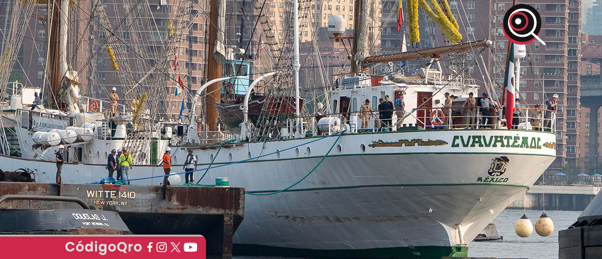 Trasladan al buque Cuauhtémoc al Navy Yard para su reparación