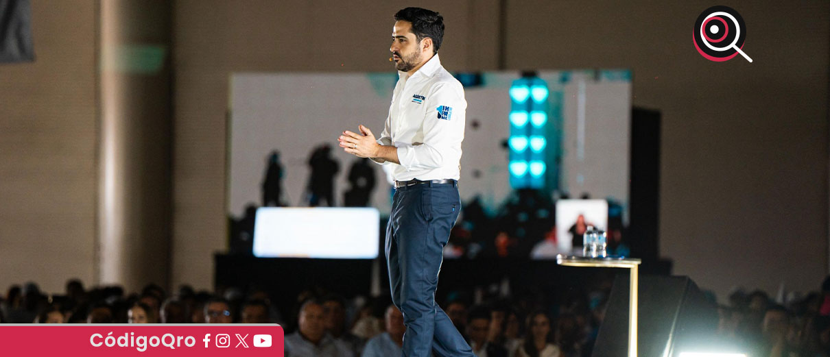 Dorantes rinde su primer informe en el Querétaro Centro de Congresos