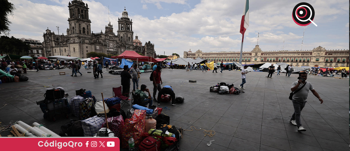 Maestros inician el retiro de plantón en el Zócalo capitalino