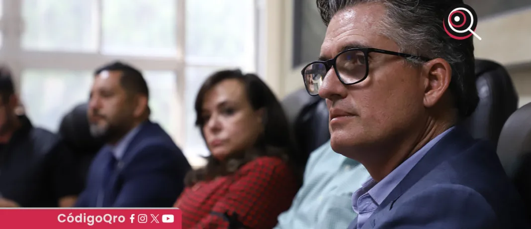 El vocal Ejecutivo de la CEA expuso ante el Colegio de Directoras y Directores de la UAQ el proyecto hídrico Batán, quienes solicitó apoyo técnico / Foto: Cortesía